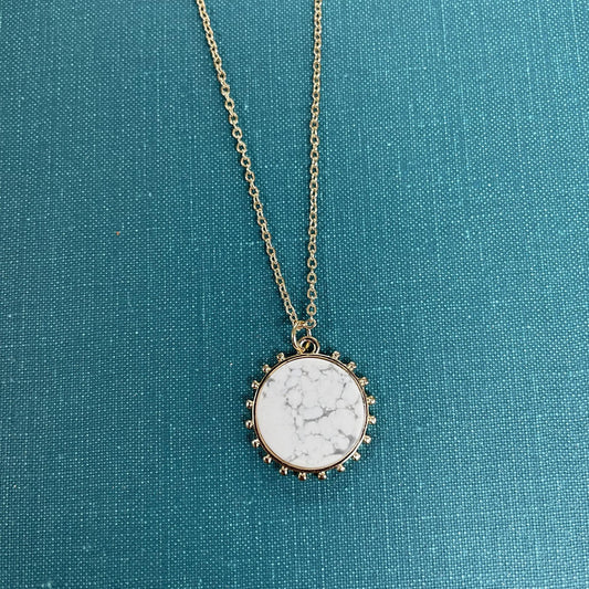 Round Pendant Necklace With White Stone